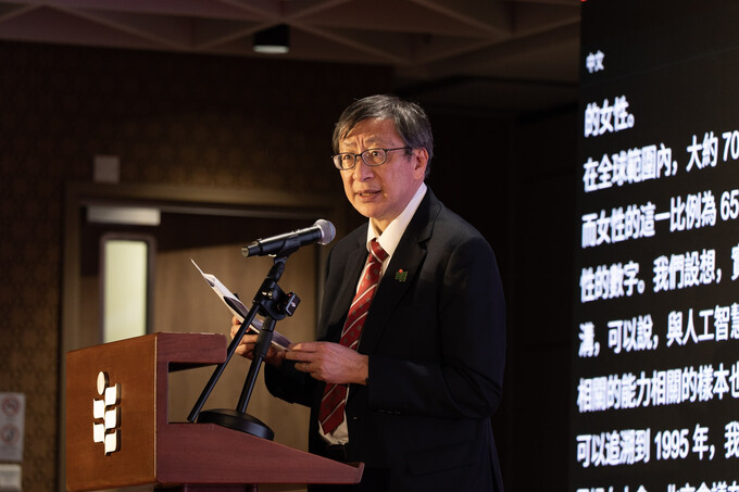 EdUHK President Professor John Lee Chi-Kin delivers a speech