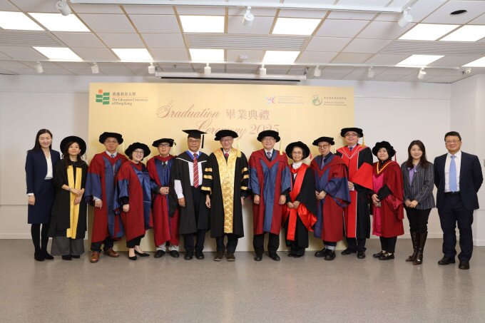應用政策研究及教育未來學院和教育發展與創新學院的成員向畢業生送上誠摯祝賀